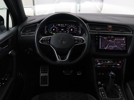 Volkswagen Tiguan 1.4 TSI eHybrid R Line | Panoramadak | Head-Up | Trekhaak | Stoelverwarming | Camera | Park Assis... ActivLease financial lease