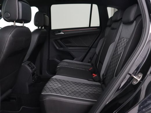 Volkswagen Tiguan 1.4 TSI eHybrid R Line | Panoramadak | Head-Up | Trekhaak | Stoelverwarming | Camera | Park Assis... ActivLease financial lease