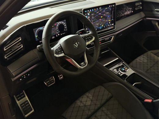 Volkswagen Tiguan 1.5 eHYBRID 272PK NW AUTO R-LINE BLACK PANO XL.NAVI BLACK.STYLE 360.CAM ELEK.KLEP MATRIX.LED 20''... ActivLease financial lease