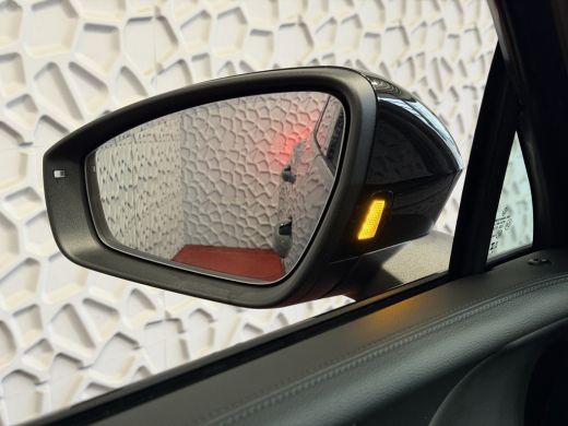 Volkswagen Tiguan 1.5 eHYBRID 272PK NW AUTO R-LINE BLACK PANO XL.NAVI BLACK.STYLE 360.CAM ELEK.KLEP MATRIX.LED 20''... ActivLease financial lease