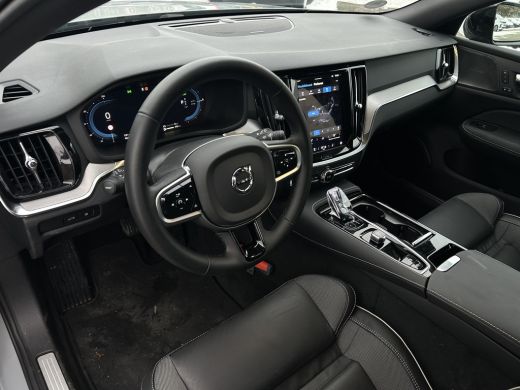 Volvo  V60 2.0 T6 Plug-in hybrid AWD Plus Dark | All-seasons | Trekhaak | 360 Camera | Harman/Kardon | Sport... ActivLease financial lease