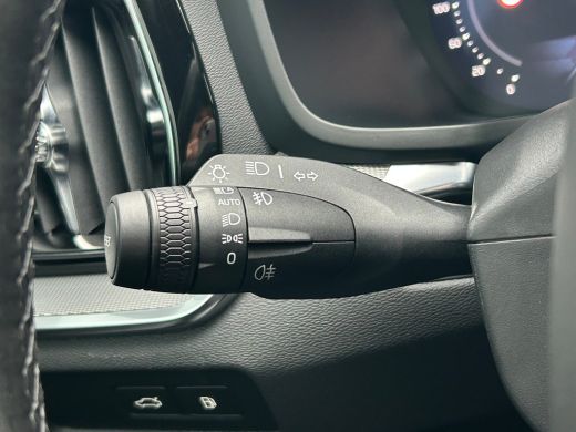 Volvo  V60 2.0 T6 Plug-in hybrid AWD Plus Dark | Forest Lake! | 360 camera | Trekhaak | All-seasons | Harman... ActivLease financial lease