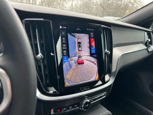 Volvo  V60 2.0 T6 Plug-in hybrid AWD Plus Dark | Forest Lake! | 360 camera | Trekhaak | All-seasons | Harman... ActivLease financial lease