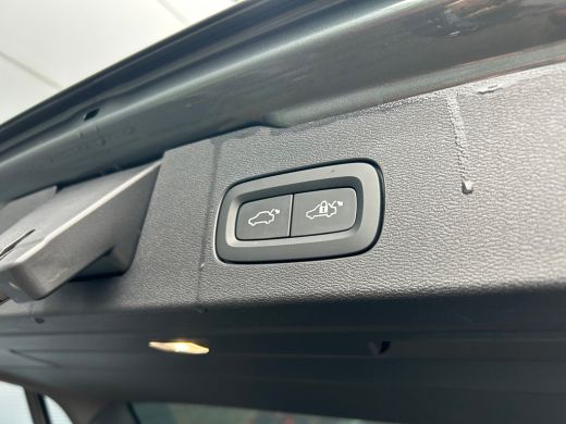 Volvo  V60 2.0 T6 Plug-in hybrid AWD Plus Dark | Forest Lake! | 360 camera | Trekhaak | All-seasons | Harman... ActivLease financial lease