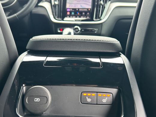 Volvo  V60 2.0 T6 Plug-in hybrid AWD Plus Dark | Forest Lake! | 360 camera | Trekhaak | All-seasons | Harman... ActivLease financial lease