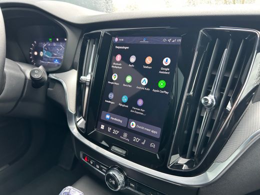 Volvo  V60 2.0 T6 Plug-in hybrid AWD Plus Dark | Forest Lake! | 360 camera | Trekhaak | All-seasons | Harman... ActivLease financial lease