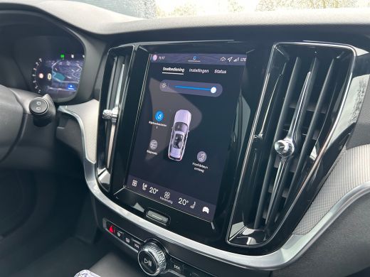 Volvo  V60 2.0 T6 Plug-in hybrid AWD Plus Dark | Forest Lake! | 360 camera | Trekhaak | All-seasons | Harman... ActivLease financial lease