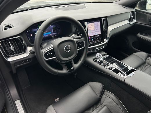 Volvo  V60 2.0 T6 Plug-in hybrid AWD Plus Dark | Forest Lake! | 360 camera | Trekhaak | All-seasons | Harman... ActivLease financial lease