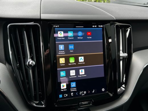 Volvo  XC60 2.0 T6 Plug-in hybrid AWD Plus Dark | Pano | Trekhaak | Memory | 360 camera | All-seasons | Clima... ActivLease financial lease