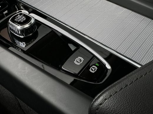 Volvo  XC60 2.0 T6 Plug-in hybrid AWD Plus Dark | Pano | Trekhaak | Memory | 360 camera | All-seasons | Clima... ActivLease financial lease