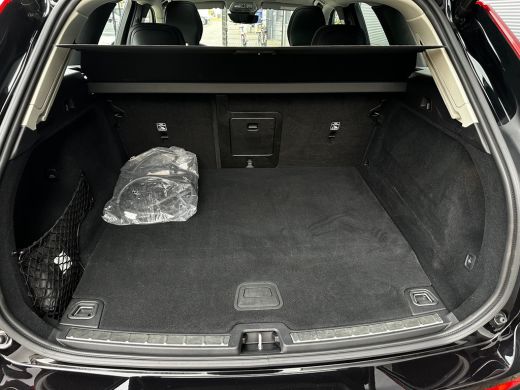 Volvo  XC60 2.0 T6 Plug-in hybrid AWD Plus Dark | Pano | Trekhaak | Memory | 360 camera | All-seasons | Clima... ActivLease financial lease