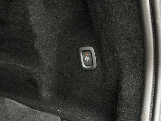 Volvo  XC60 2.0 T6 Plug-in hybrid AWD Plus Dark | Pano | Trekhaak | Memory | 360 camera | All-seasons | Clima... ActivLease financial lease