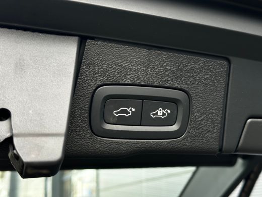 Volvo  XC60 2.0 T6 Plug-in hybrid AWD Plus Dark | Pano | Trekhaak | Memory | 360 camera | All-seasons | Clima... ActivLease financial lease