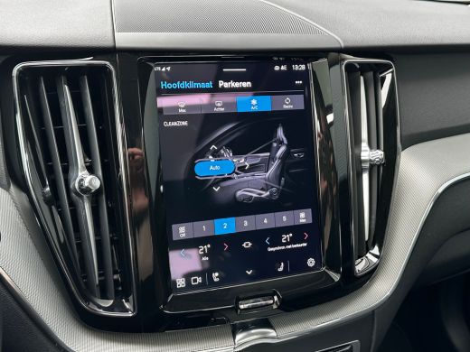 Volvo  XC60 2.0 T6 Plug-in hybrid AWD Plus Dark | Pano | Trekhaak | Memory | 360 camera | All-seasons | Clima... ActivLease financial lease