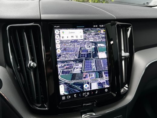 Volvo  XC60 2.0 T6 Plug-in hybrid AWD Plus Dark | Pano | Trekhaak | Memory | 360 camera | All-seasons | Clima... ActivLease financial lease