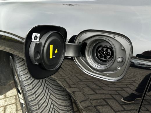 Volvo  XC60 2.0 T6 Plug-in hybrid AWD Plus Dark | Pano | Trekhaak | Memory | 360 camera | All-seasons | Clima... ActivLease financial lease