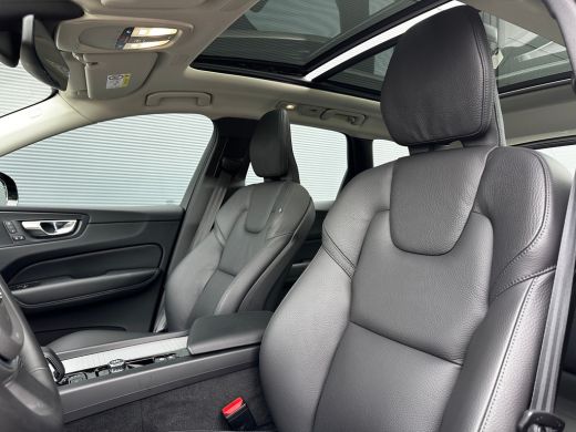 Volvo  XC60 2.0 T6 Plug-in hybrid AWD Plus Dark | Pano | Trekhaak | Memory | 360 camera | All-seasons | Clima... ActivLease financial lease