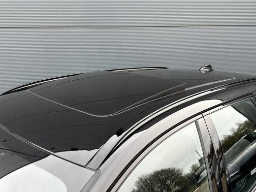 Volvo  XC60 2.0 T6 Plug-in hybrid AWD Plus Dark | Pano | Trekhaak | Memory | 360 camera | All-seasons | Clima... ActivLease financial lease