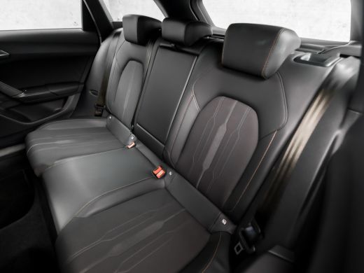 CUPRA Leon Sportstourer Sportstourer 1.4 e-Hybrid VZ 245Pk Automaat (APPLE CARPLAY, GROOT NAVI, DIGITAL COCKPIT, CAMERA, ... ActivLease financial lease