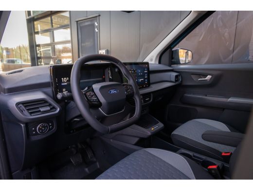 Ford E-Transit Courier Limited 44 kWh DIRECT LEVERBAAR | Trekhaak | Adapt. Cruise | Dodehoek Detectie | Camera | Winter-... ActivLease financial lease
