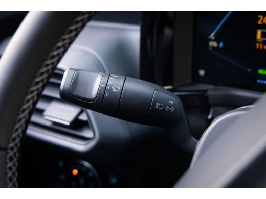 Ford E-Transit Courier Limited 44 kWh DIRECT LEVERBAAR | Trekhaak | Adapt. Cruise | Dodehoek Detectie | Camera | Winter-... ActivLease financial lease