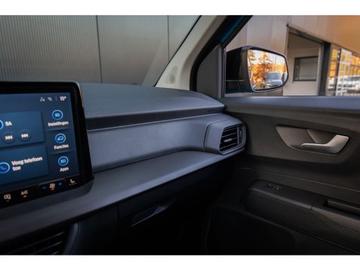 Ford E-Transit Courier Limited 44 kWh DIRECT LEVERBAAR | Trekhaak | Adapt. Cruise | Dodehoek Detectie | Camera | Winter-... ActivLease financial lease