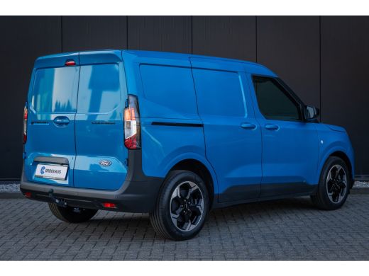 Ford E-Transit Courier Limited 44 kWh DIRECT LEVERBAAR | Trekhaak | Adapt. Cruise | Dodehoek Detectie | Camera | Winter-... ActivLease financial lease