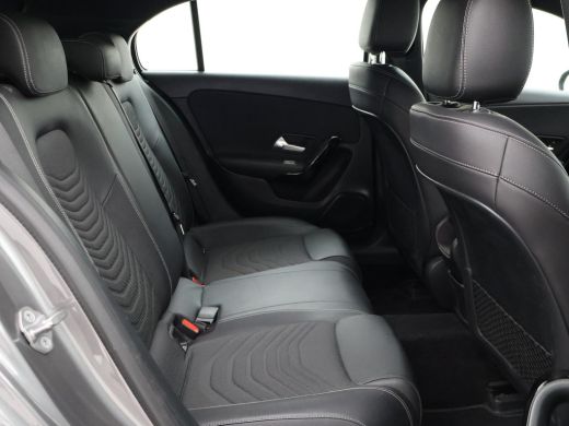 Mercedes-Benz A-Klasse 180D AUT. NIEUW MODEL + WIDESCREEN MBUX | CAMERA | 18" AMG | STOELVERW. | LED | DAB ActivLease financial lease