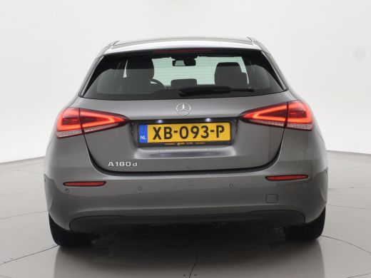 Mercedes-Benz A-Klasse 180D AUT. NIEUW MODEL + WIDESCREEN MBUX | CAMERA | 18" AMG | STOELVERW. | LED | DAB ActivLease financial lease
