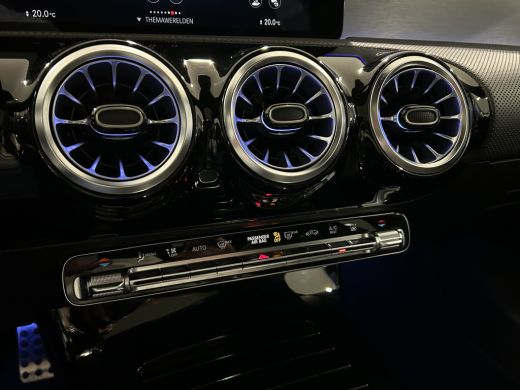 Mercedes-Benz A-Klasse 250e AMG// Panoramadak // Memory // MultiBeam LED // Keyless // Magno Grijs // Augmented ActivLease financial lease