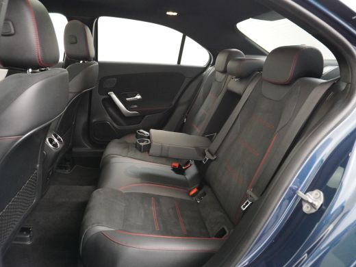 Mercedes-Benz A-Klasse 250e AMG // Panoramadak // Memory // Trekhaak // Keyless // Carplay // Sfeerverlichting // MultiB... ActivLease financial lease