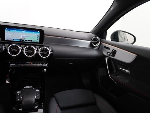 Mercedes-Benz A-Klasse 250e AMG // Panoramadak // Memory // Trekhaak // Keyless // Carplay // Sfeerverlichting // MultiB... ActivLease financial lease