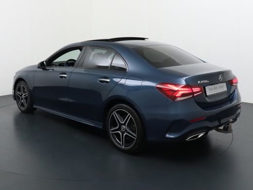 Mercedes-Benz A-Klasse 250e AMG // Panoramadak // Memory // Trekhaak // Keyless // Carplay // Sfeerverlichting // MultiB... ActivLease financial lease