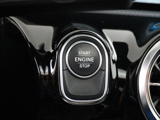 Mercedes-Benz A-Klasse 250e AMG // Panoramadak // Memory // Trekhaak // Keyless // Carplay // Sfeerverlichting // MultiB... ActivLease financial lease