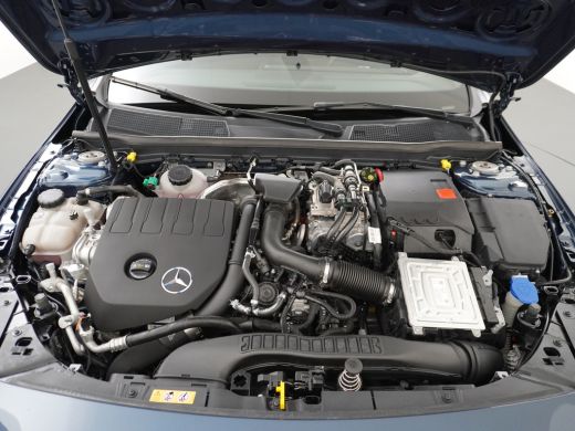 Mercedes-Benz A-Klasse 250e AMG // Panoramadak // Memory // Trekhaak // Keyless // Carplay // Sfeerverlichting // MultiB... ActivLease financial lease