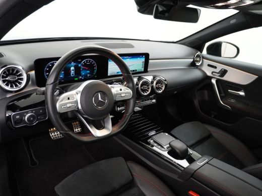 Mercedes-Benz A-Klasse 250e AMG // Panoramadak // Memory // Trekhaak // Keyless // Carplay // Sfeerverlichting // MultiB... ActivLease financial lease