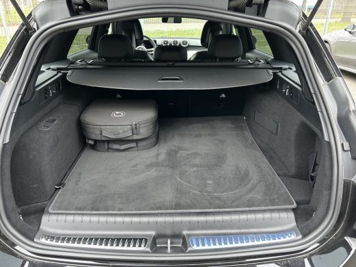 Mercedes-Benz C-Klasse 300e AMG Estate // Trekhaak // Panoramadak // Distronic // 360 Camera // Memory // Sfeerverlichting ActivLease financial lease
