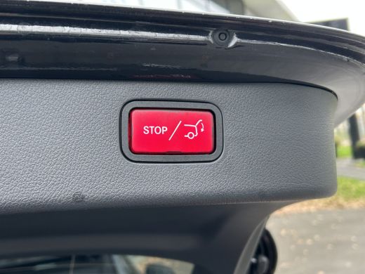 Mercedes-Benz C-Klasse 300e AMG Estate // Trekhaak // Panoramadak // Distronic // 360 Camera // Memory // Sfeerverlichting ActivLease financial lease