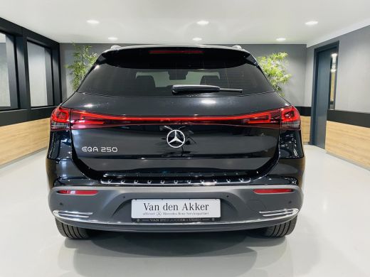 Mercedes-Benz EQA 250 // 18" Velgen // Privacy Glass // Easy pack achterklep // Dodehoekassistent // Sfeerverlichti... ActivLease financial lease