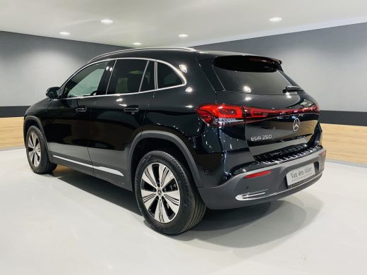 Mercedes-Benz EQA 250 // 18" Velgen // Privacy Glass // Easy pack achterklep // Dodehoekassistent // Sfeerverlichti... ActivLease financial lease