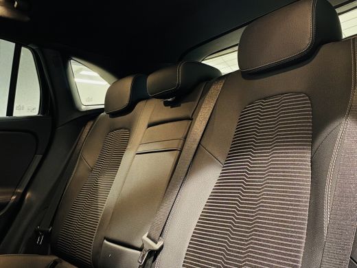 Mercedes-Benz EQA 250 // 18" Velgen // Privacy Glass // Easy pack achterklep // Dodehoekassistent // Sfeerverlichti... ActivLease financial lease
