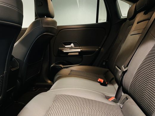 Mercedes-Benz EQA 250 // 18" Velgen // Privacy Glass // Easy pack achterklep // Dodehoekassistent // Sfeerverlichti... ActivLease financial lease