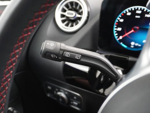 Mercedes-Benz GLA 250 e AMG // Panoramadak // 20" AMG Velgen // Nightpakket // Sfeerverlichting // Camera // ActivLease financial lease