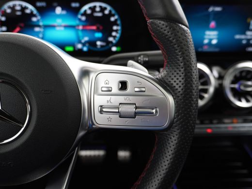 Mercedes-Benz GLA 250 e AMG // Panoramadak // 20" AMG Velgen // Nightpakket // Sfeerverlichting // Camera // ActivLease financial lease