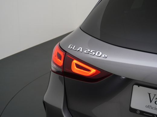 Mercedes-Benz GLA 250 e AMG // Panoramadak // 20" AMG Velgen // Nightpakket // Sfeerverlichting // Camera // ActivLease financial lease