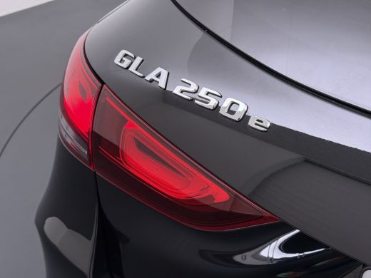 Mercedes-Benz GLA 250e AMG // Memory Stoelen // Distronic // Panoramadak // Rij Assistentiepakket // MultiBeam LED ... ActivLease financial lease
