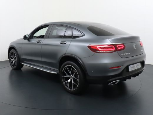 Mercedes-Benz GLC 300e Coup&eacute; AMG 4Matic // Burmester / Magno Grijs // 20 inch // Treeplanken // Night pakket ActivLease financial lease