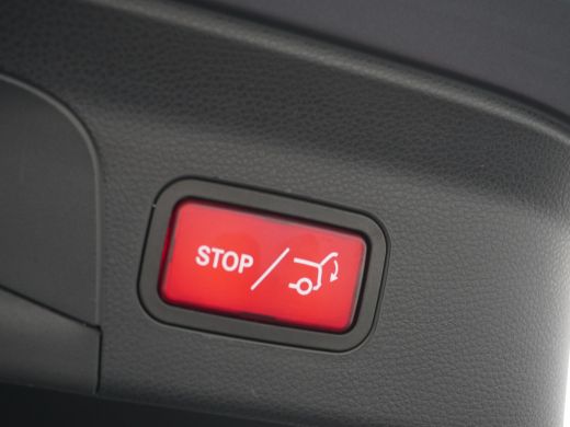 Mercedes-Benz GLC 300e Coup&eacute; AMG 4Matic // Burmester / Magno Grijs // 20 inch // Treeplanken // Night pakket ActivLease financial lease