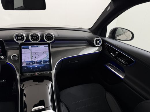 Mercedes-Benz GLC 400e 4Matic AMG 381PK // Airmatic // Trekhaak // Panoramadak // Achteras besturing // Memory // T... ActivLease financial lease