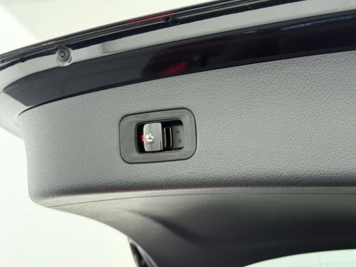 Mercedes-Benz GLC 400e 4Matic AMG // Trekhaak // Luchtvering // Meesturende Achteras // Panoramadak // Nightpakket ... ActivLease financial lease